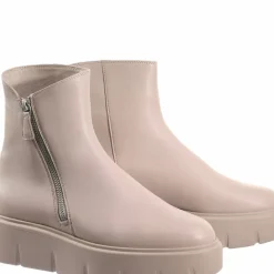 Clearance Travis Women Booties